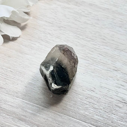 モリオン　スモーキーファントムクォーツ　天然石　原石　かち割り 　42ｍｍ　天然石インテリア・置物として　 4枚目の画像