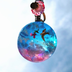 【送料無料】空レジン　ネックレス　天然石　アクセ《幸せ運ぶ鳥×ピンクパープルクリスタル》&6種より香り選べるポプリセット 2枚目の画像