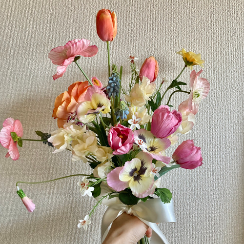 チューリップとポピー、パンジーの春色ミックスカラーのクラッチ