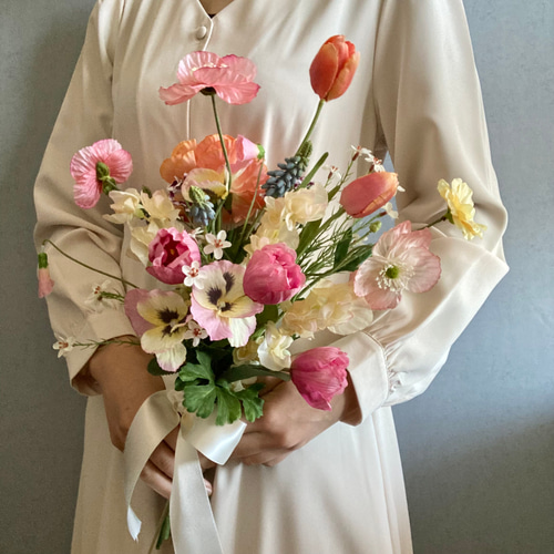 チューリップとポピー、パンジーの春色ミックスカラーのクラッチ