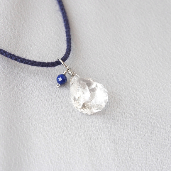 Rough Rock Ice Pendant（クリスタル×ラピスラズリ）-navy- 1枚目の画像