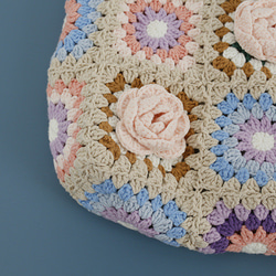 高級な手編み、立体的な花のショルダーバッグ、色系が甘い 7枚目の画像