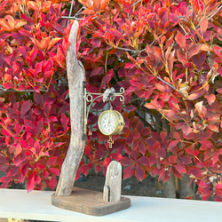 手工製作的台鐘 Via Appia（掛在浮木上的古董鐘，安裝在右側） 第2張的照片