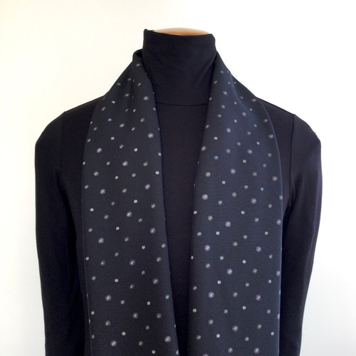 黒地の水玉と隈取りのあるストライプ シルクのメンズリバーシブル