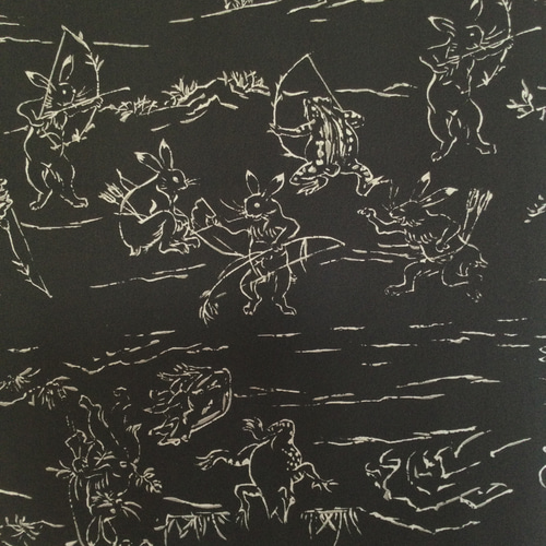 黒地の鳥獣戯画と魅惑の赤の更紗 シルクのメンズリバーシブルマフラー