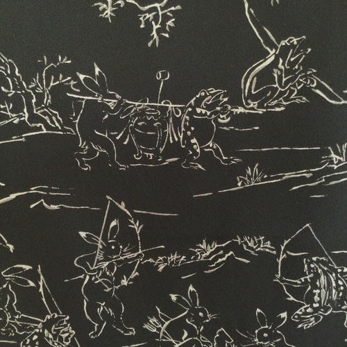 黒地の鳥獣戯画と魅惑の赤の更紗 シルクのメンズリバーシブルマフラー