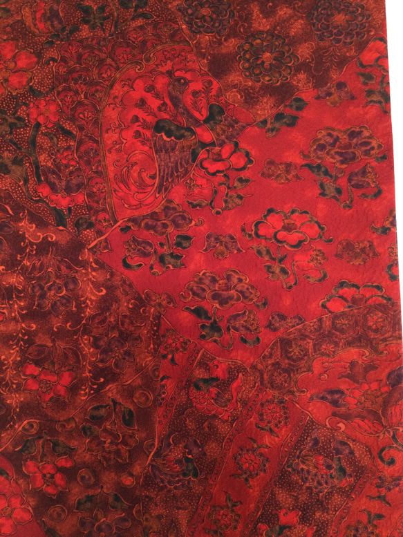 黒地の鳥獣戯画と魅惑の赤の更紗　シルクのメンズリバーシブルマフラー 9枚目の画像