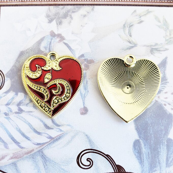 2個 ハート チャーム バレンタイン パーツ ゴシック ゴスロリ/赤×ライトゴールド（C2-27） 3枚目の画像