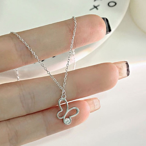 シルバー925 高見え 小ぶり 蝶々 チャーム ペダント ネックレス