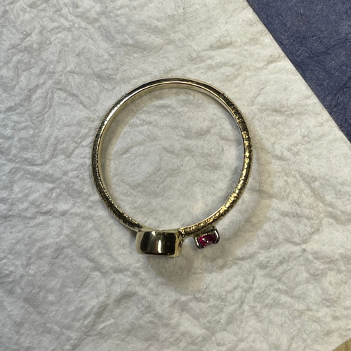 希少石、奈良天川村産レインボーガーネットのリング K18 指輪・リング