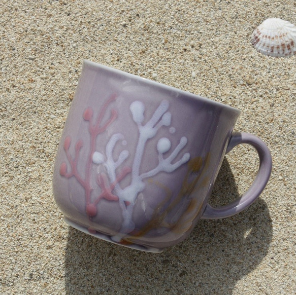 母の日 結婚祝い 沖縄の海と縁起の良い珊瑚カップペア 純白×紅掛空色 紫色 名入れ <名入れ>【ギフトボックス＆紙袋付】 3枚目の画像