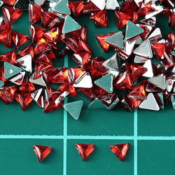 ラインストーン 3ｍｍ 赤 三角 9000粒 プラ製 立体 ネイル レジン デコ ハンドメイド パーツ BD3495 5枚目の画像