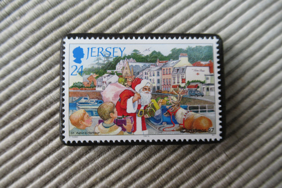 ジャージー島　クリスマス切手ブローチ 9193 1枚目の画像
