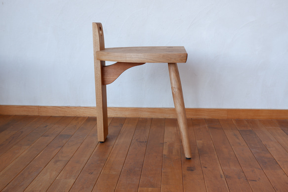 小さな背もたれの椅子　椅子/木製 3枚目の画像