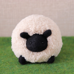 羊毛フェルトハンドメイドトイプードルピアス あみぐるみ moemo 通販