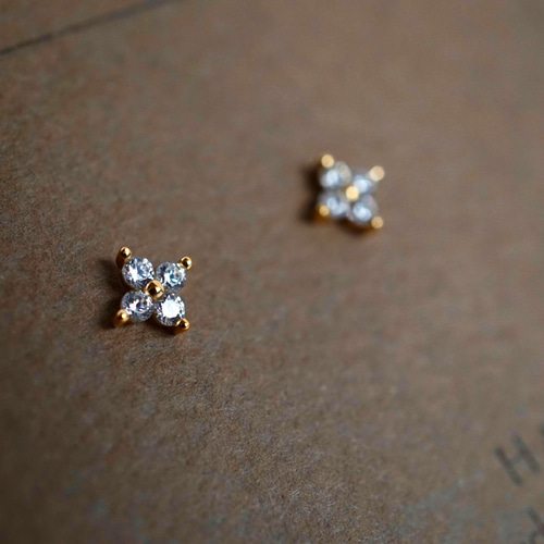水濡れOK! 小さなお花スタッドピアス つけっぱなし 金属アレルギー対応