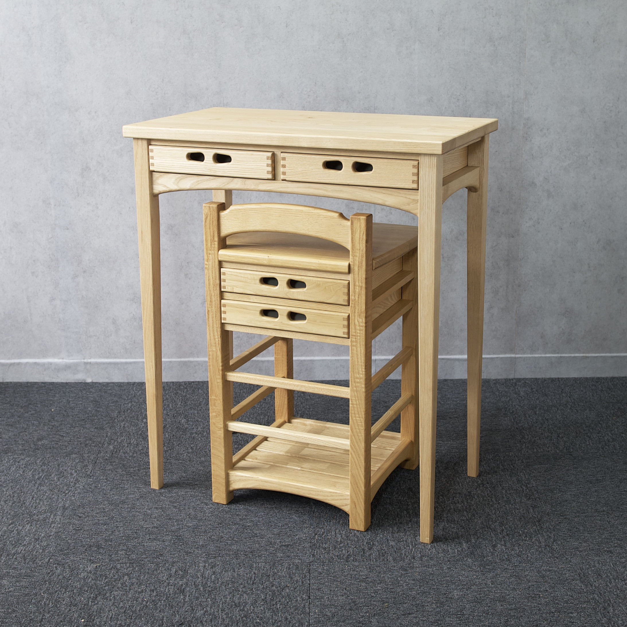 【受注制作】ドロワーズデスク　クリの木　2杯の引き出し　背の高いタイプの机