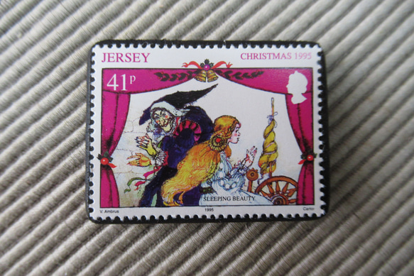 ジャージー島　クリスマス切手ブローチ 9202 1枚目の画像