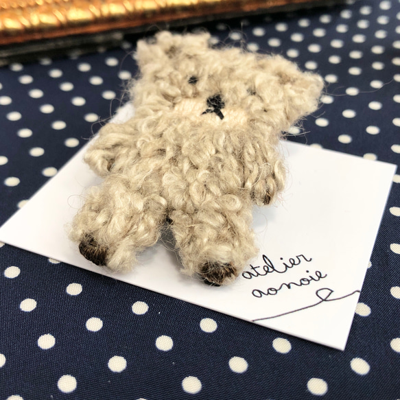 もふもふクマさんの手刺繍ブローチ　【受注制作】 5枚目の画像