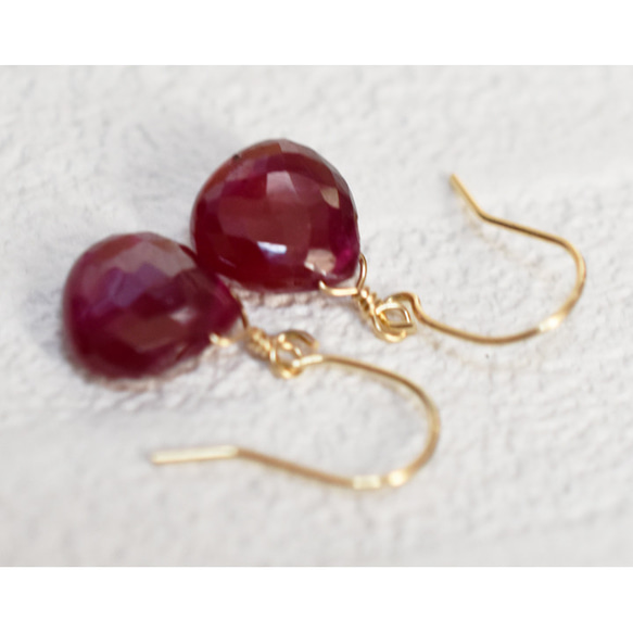 жK18 18金 ロンギド産宝石質ルビーAAA　マロンブリオレットカットピアス 2枚目の画像