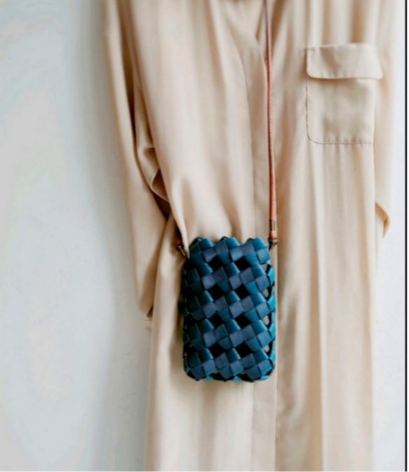 【8色 選べるストラップ 】みんなのスマホショルダー 藍 blue ギフトにも人気 1枚目の画像