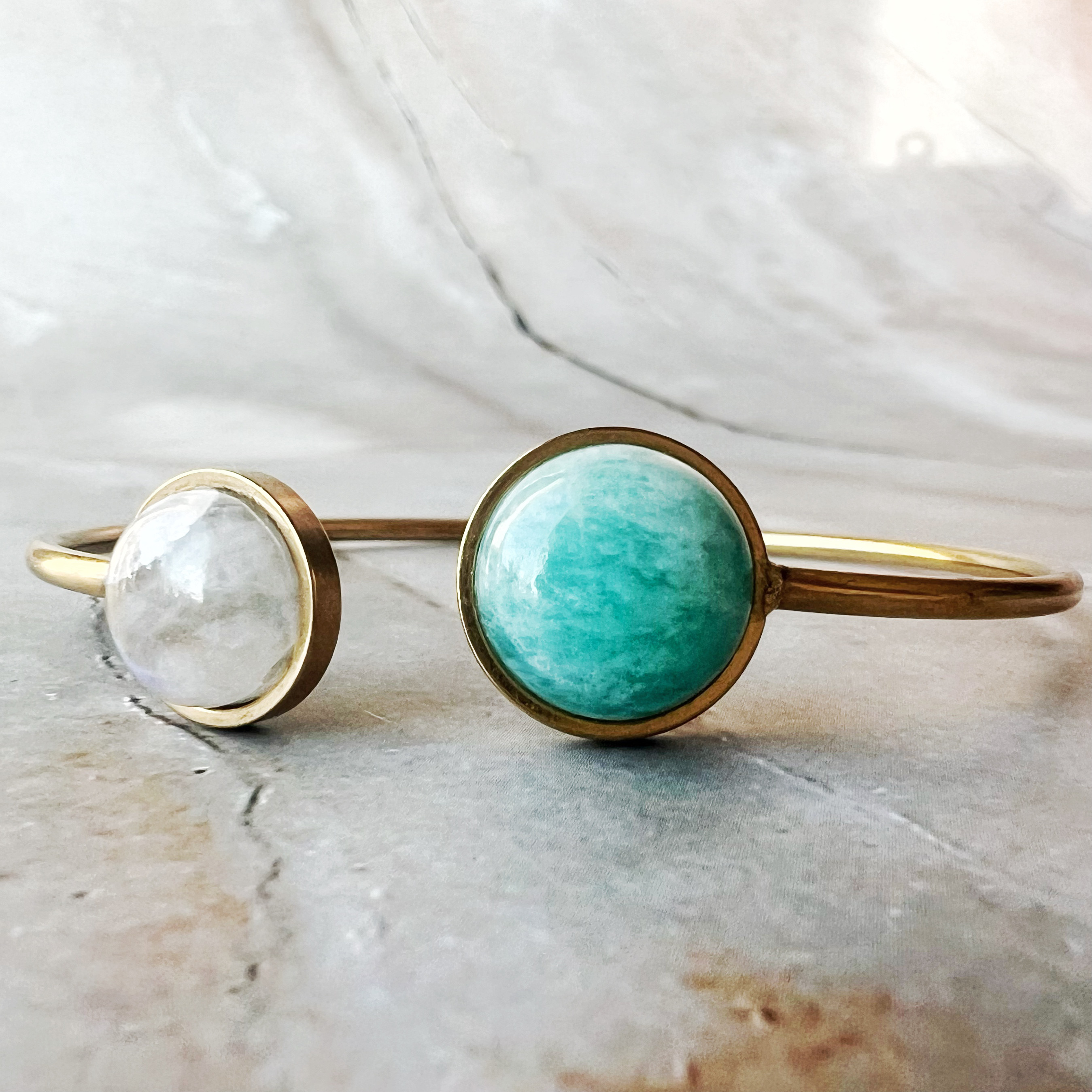 【JORIE】DOUBLE STONEバングル　サージカルステンレス　アマゾナイト×レインボームーンストーン