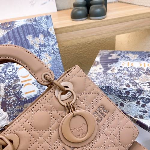 Dior 幾何学模様 ショルダーバッグ クリスチャンディオール Dior ショルダーバッグ レディース