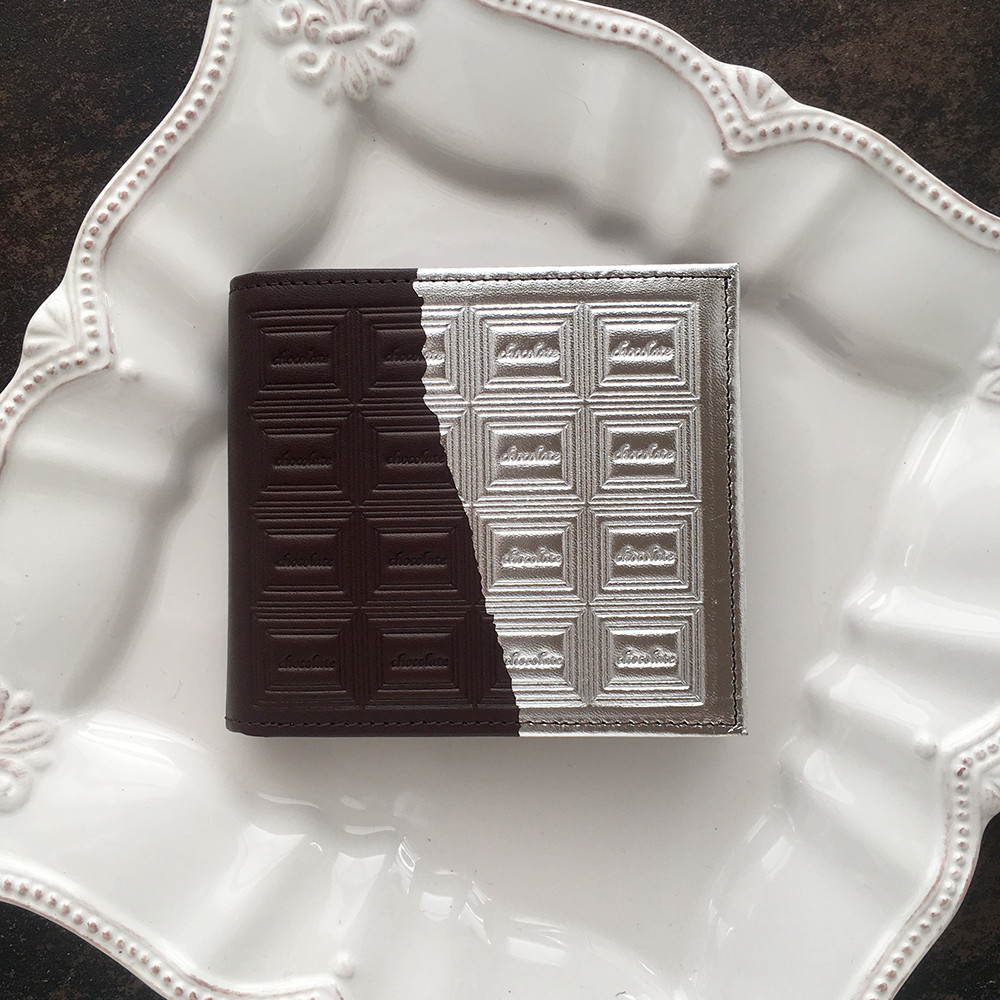 革のビターチョコ　二つ折り財布（銀の包み紙）