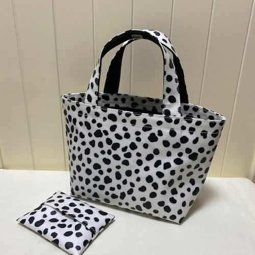 雨の日もOK！ ホワイトダルメシアン柄ラミネートミニトートバッグ