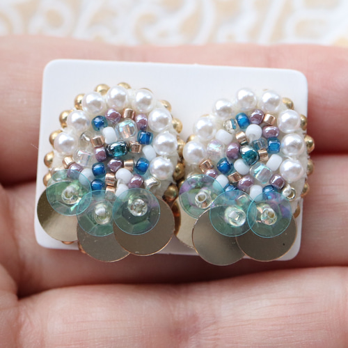 刺繍 イヤリング ビーズ ピアス 丸 一点物 個性的 唯一無二 フレンチ 