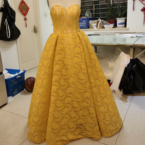 上品！パーティードレス イエロー ベアトップ 総レース ふっくら柔らか  