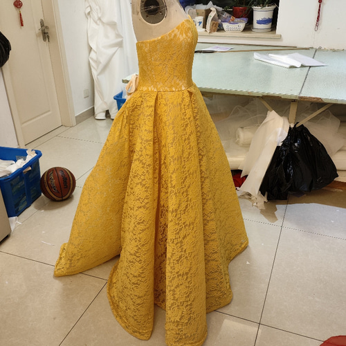 上品！パーティードレス イエロー ベアトップ 総レース ふっくら柔らか  