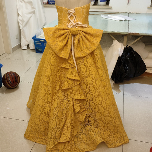 上品！パーティードレス イエロー ベアトップ 総レース ふっくら柔らか  