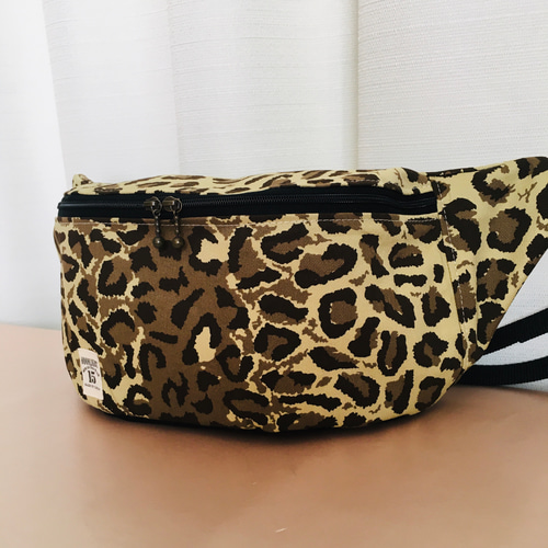 豹柄レオパードショルダーバッグ/ボディバッグ(カーキ/黒