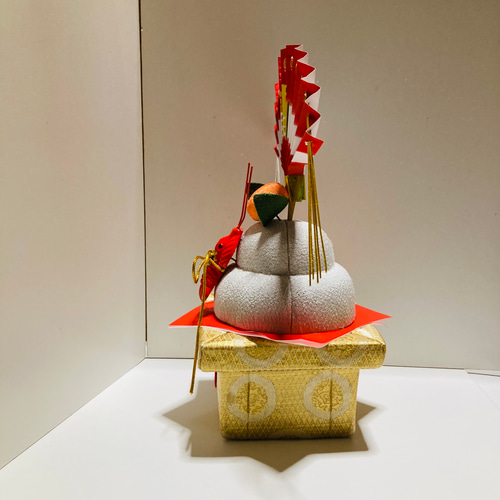 ハンドメイド　木目込み人形　鏡餅　緑系唐松模様の三宝 ハンドメイド木目込み人形鏡餅緑系唐松模様の三宝