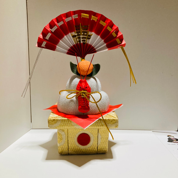 ハンドメイド　木目込み人形　鏡餅　茶系花模様の三宝 ハンドメイド 木目込み人形 鏡餅 茶系花模様の三宝 木目込み、鏡餅