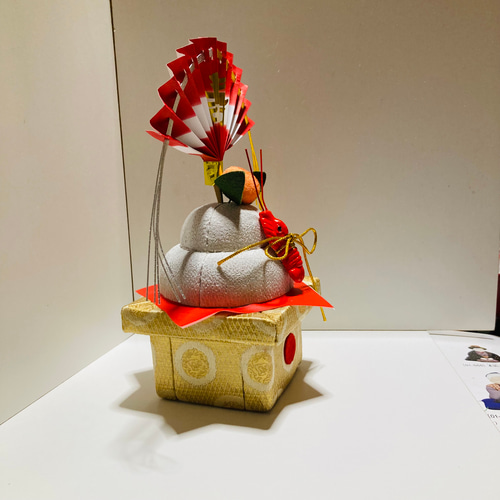 ハンドメイド 木目込み人形 鏡餅 茶系花模様の三宝