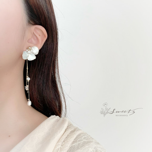 Petal wedding】花びらと揺れる淡水パールチェーンピアス・イヤリング