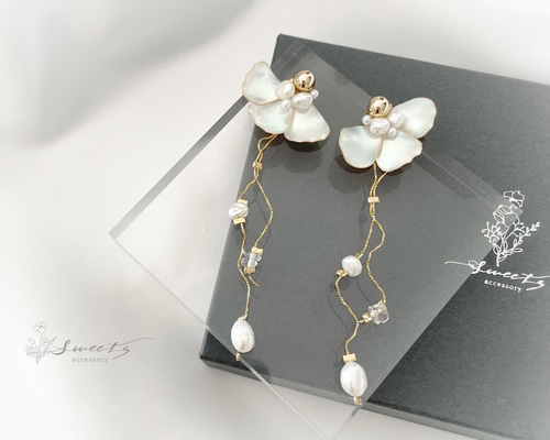 328 チェーン　コットンパール　ピアス　ハンドメイド　結婚式 Petal wedding】花びらと揺れる淡水パールチェーンピアス