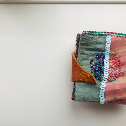 財布　布財布　ハンドメイド　手縫い　刺繍　パッチワーク　二つ折り　1916 1枚目の画像