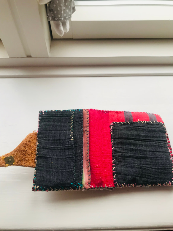 財布　布財布　ハンドメイド　手縫い　刺繍　パッチワーク　二つ折り　1916 2枚目の画像