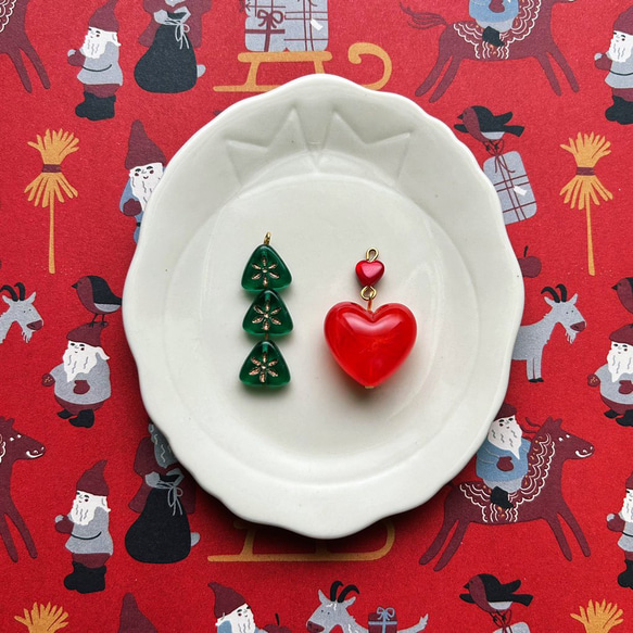 クリスマスツリーの耳飾り 1枚目の画像