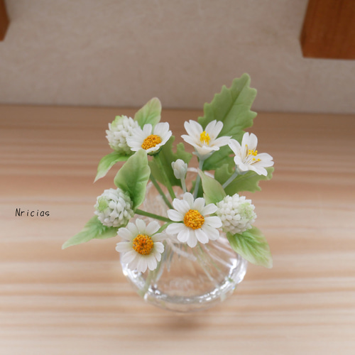 再販）ちょこんとさん。 ✿クレイフラワー マトリカリア
