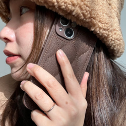 ✳︎iPhone15シリーズ対応✳︎　quilting スマホショルダー　【beige/brown】【k】 11枚目の画像