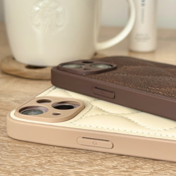 ✳︎iPhone15シリーズ対応✳︎　quilting スマホショルダー　【beige/brown】【k】 2枚目の画像