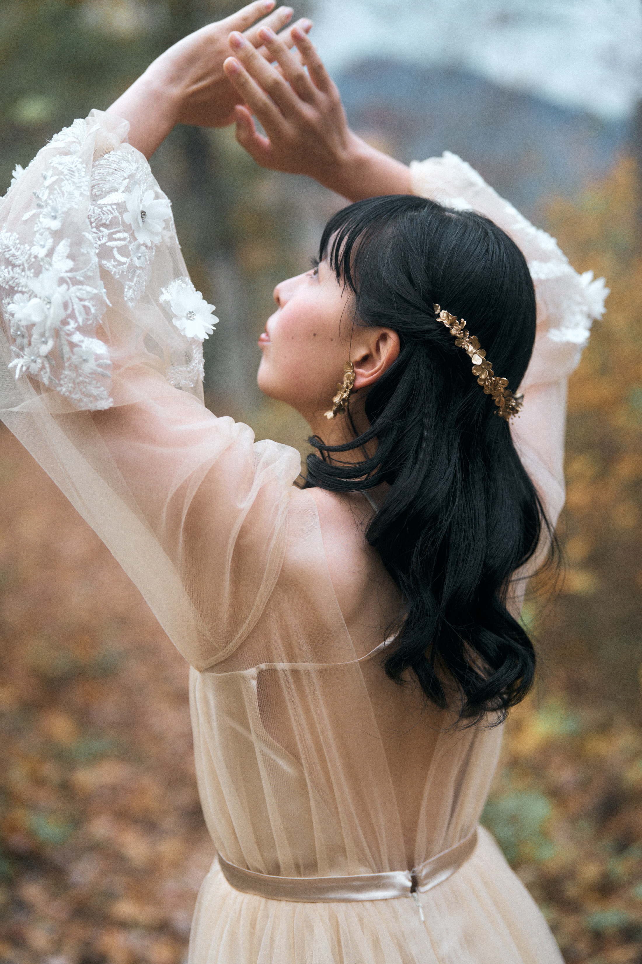 小さな本物の紫陽花を使った世界で１つのカチューシャ風ヘッドドレス　No.6ゴールドカチューシャ紫陽花×かすみ草