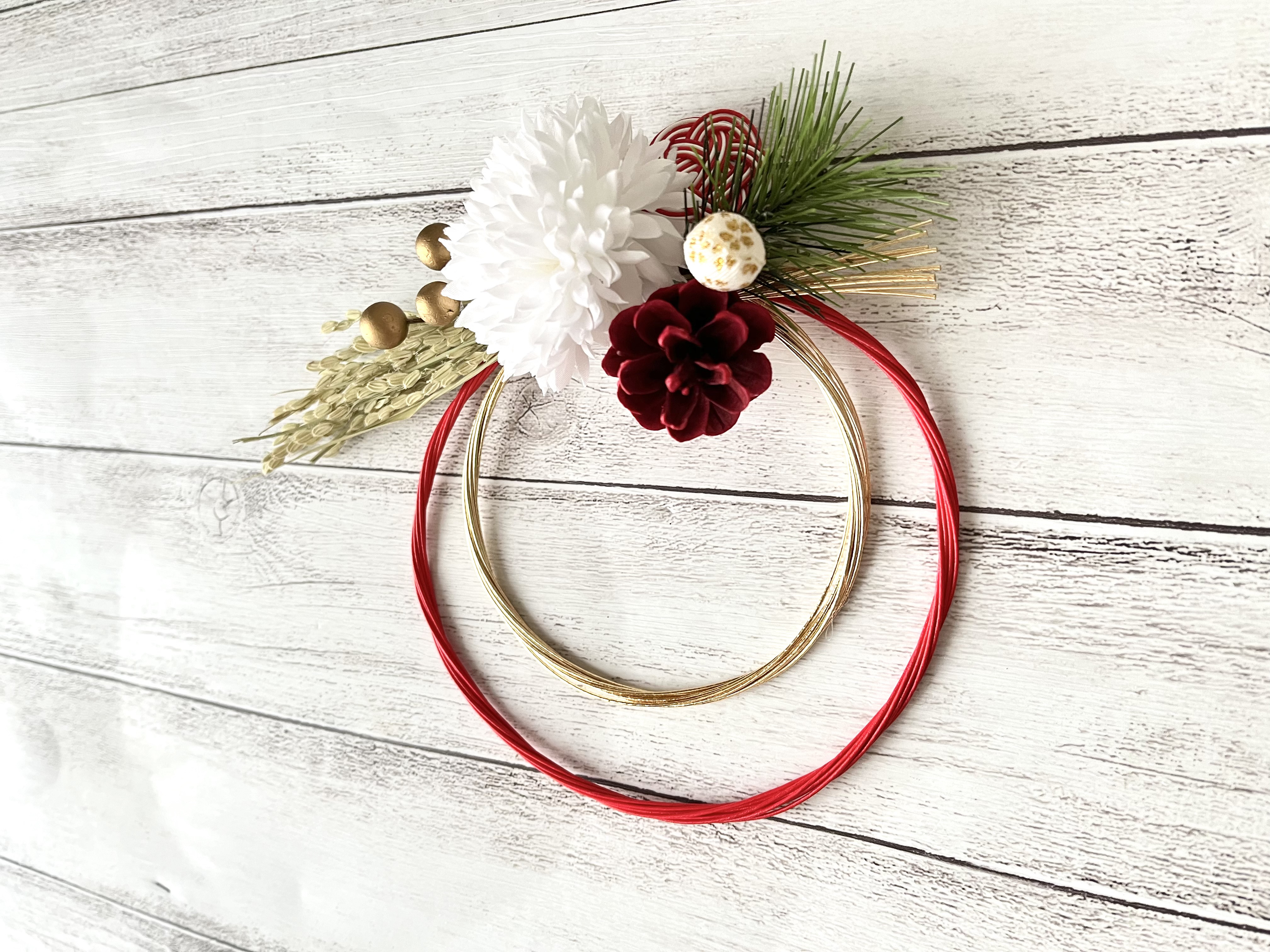 Hello2025！ 真っ白まんまるピンポンマムのしめ縄リースコットンフラワー