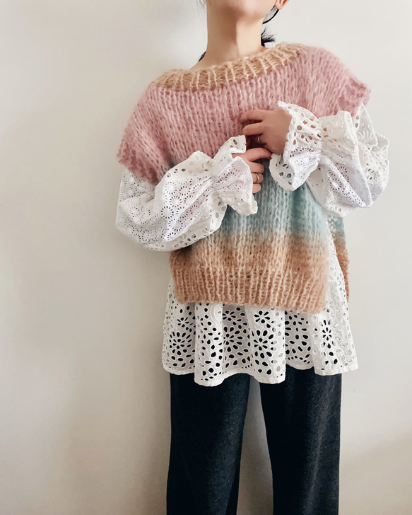 【送料無料】Hand knitted[手編み]アルパカ&モヘアのグラデーションベスト [Creema限定] 2枚目の画像