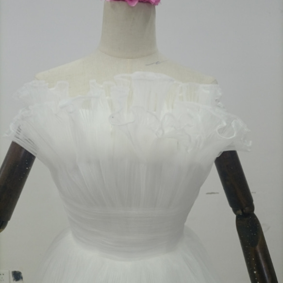 華麗婚紗，胸前荷葉邊，可愛，柔軟分層薄紗裙，新娘/拍攝前 第3張的照片