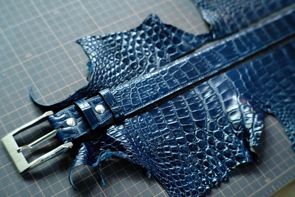 [オーダー作製］本藍染アリゲーターウエ　高級ワニ革使用ウエストベルト　手縫い　　タロコダイル　エキゾチックレザー　ベルト 4枚目の画像